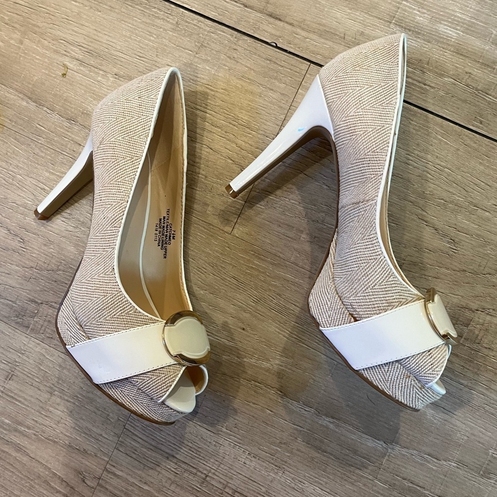 NIB Nine West Catchmeo Tan and White Peep Toe stiletto heels 7.5 - Picture 11 of 16